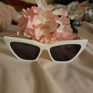 New white chain link temple cat eye sunglasses